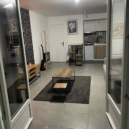 Apartment With Garden Terrace And Free Parking