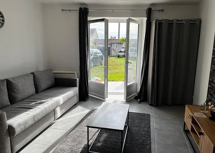 With Garden Terrace And Free Parking * Caen